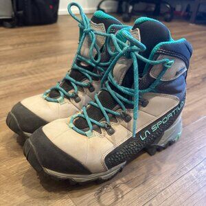 La Sportiva Nucleo High GTX Women’s Hiking Boots – Size 7.5 / EU 38.5